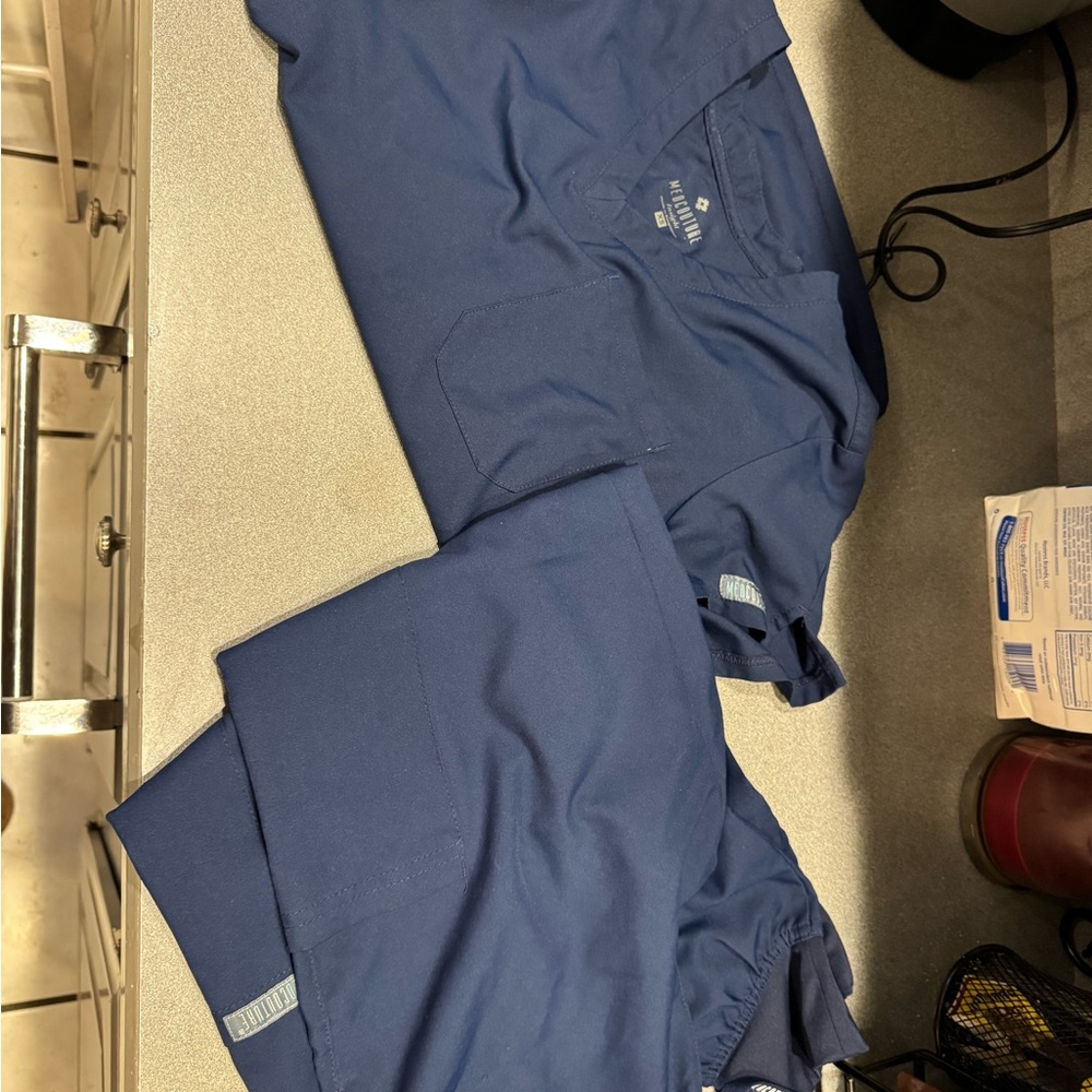 Medcouture women’s scrubss